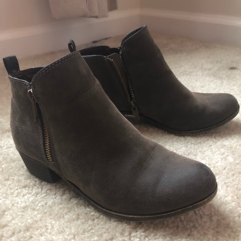 ANKLE BOOTIES